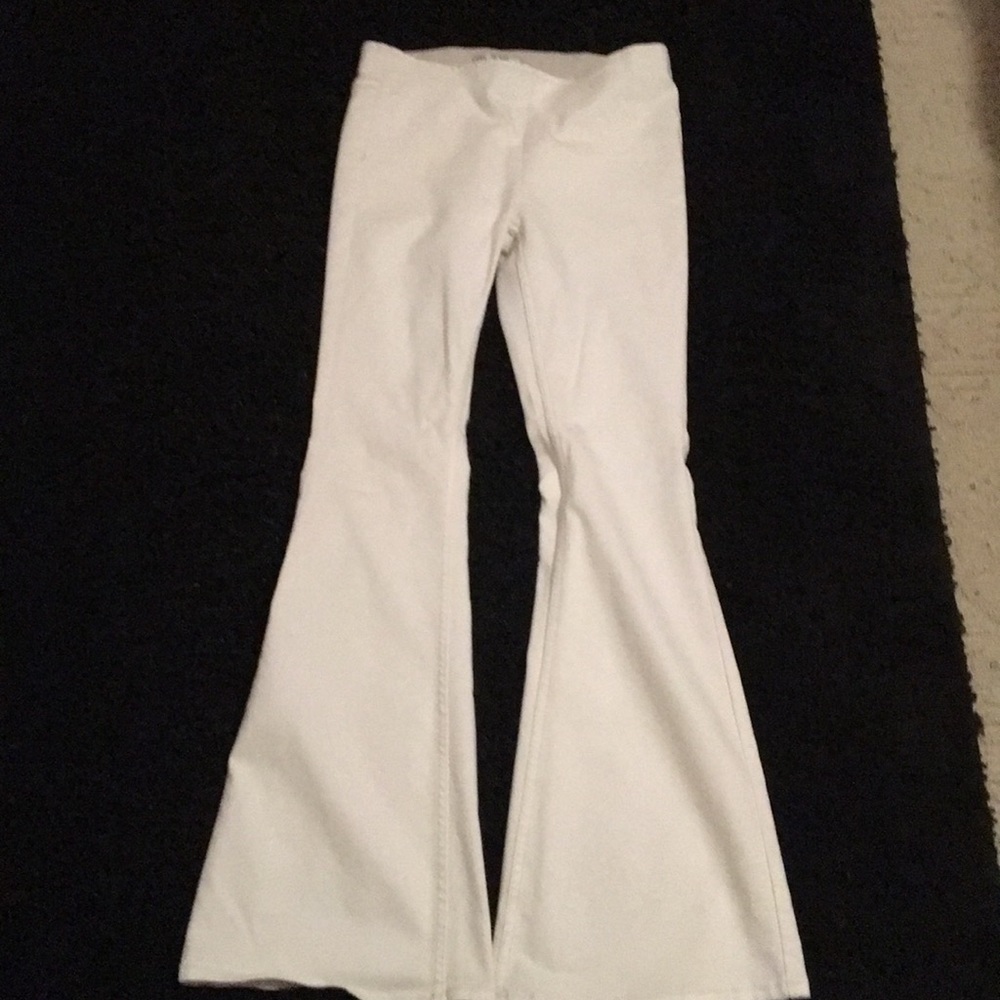 FREE PEOPLE white flare jeans. Size 28